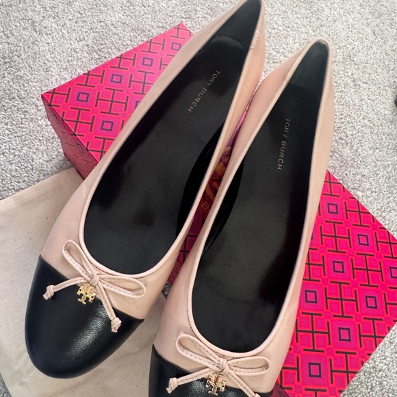 Tory Burch Black and Cream Heels - Picture 2 of 3